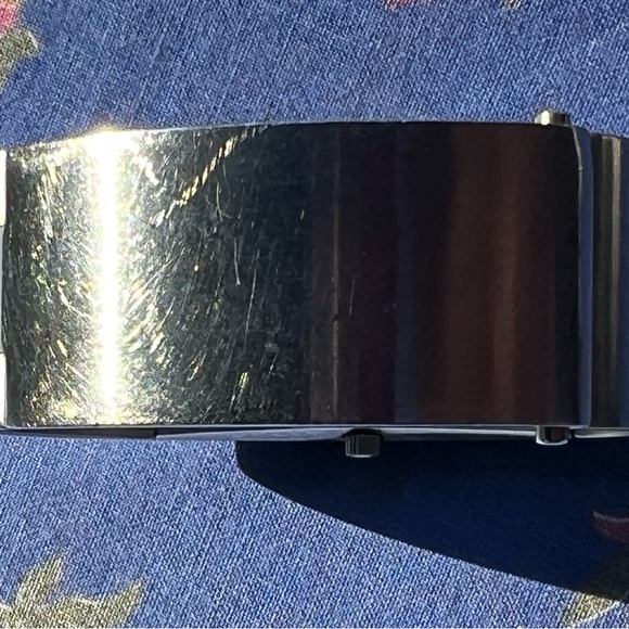 Authentic Gucci 2400L Oval Dial Stainless Steel Ladies Bracelet Watch - Picture 3 of 9